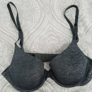 Victorias Secret bra, like new condition. 34B